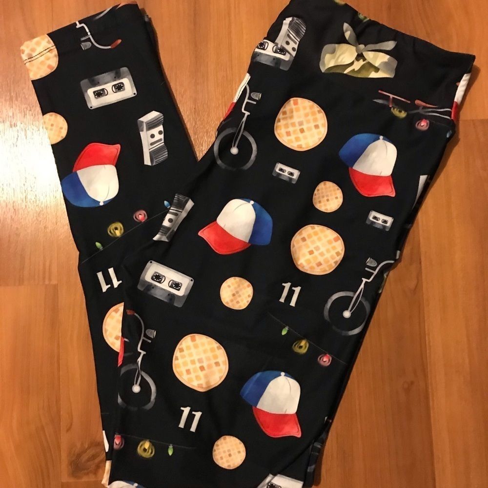 Custom Designed‼️Stranger Things Soft Leggings ❤️